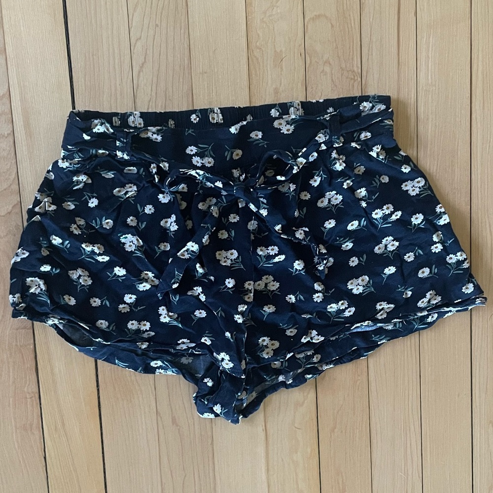 Navy Blue Daisy Floral Pattern Skort